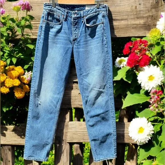 rag & bone
Rosa Mid-Rise Boyfriend Jeans - Picture 2 of 16
